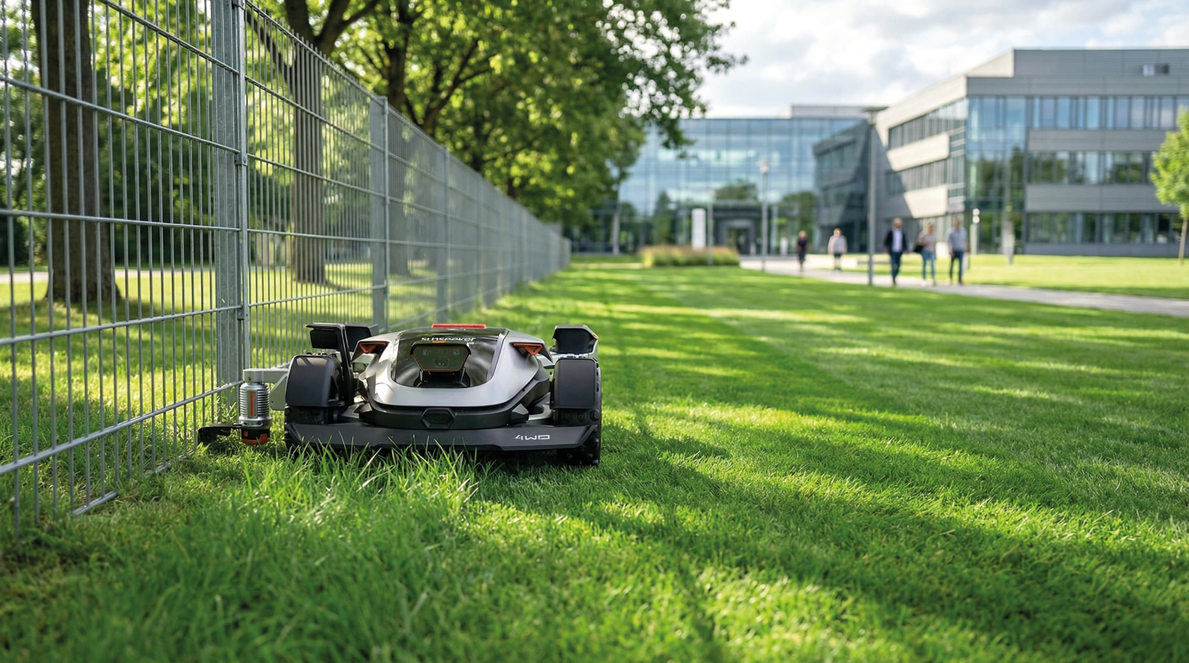 Sunseeker Rasenroboter f�r Sportpl�tze und gr��ere Gr�nfl�chen